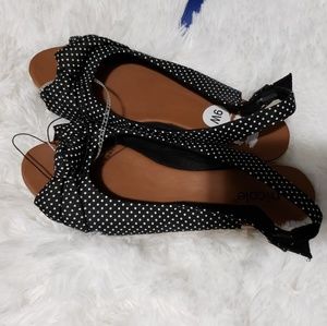 Black polka dot sandals